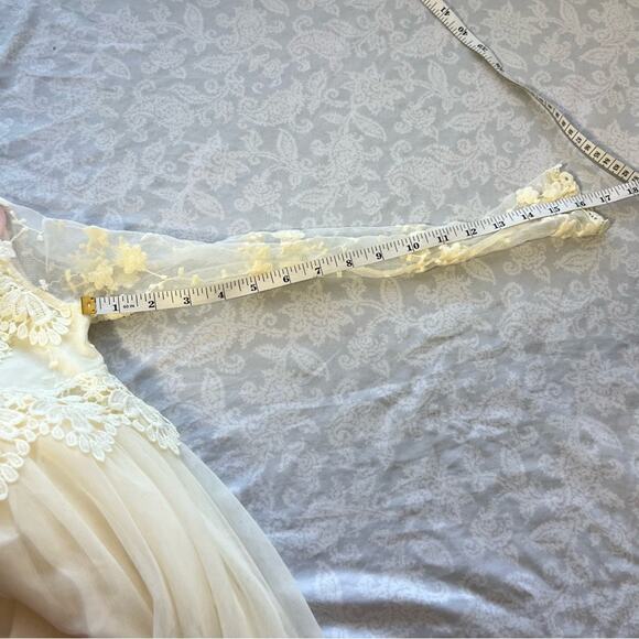 Nicolette’s Couture Tyra Flower Girl Victorian Lace Long Sleeve Dress Size 8/9 - Picture 12 of 12